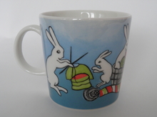 Knitting Bunny Mug H Liukko-Sundström 