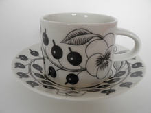 Paratiisi Tea Cup and Saucer black-white Arabia SOLD OUT