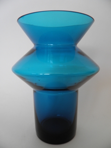 Hyrrä Vase turquoise small Tynell SOLD OUT