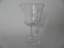 Tuuli footed Wine glass