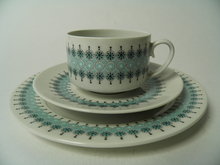 Louhi Coffee Cup and 2 plates Arabia 