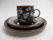 Taika Coffee Cup and 2 Plates Arabia