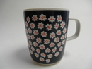 Puketti Mug darkblue white Flowers Marimekko